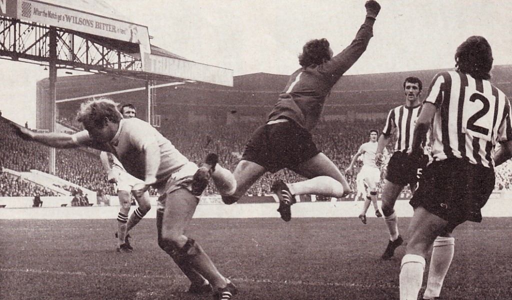 sheff utd home 1971-72 action
