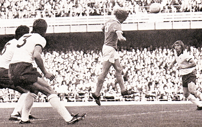 derby away 1975 to 76 action3