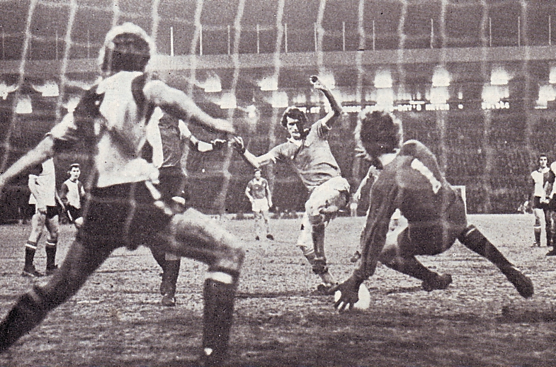 qpr home 1975 to 76 action2