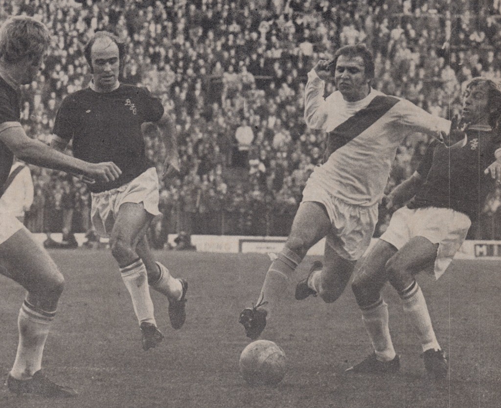 burnley away 1974 to 75 tueart brought down for pen