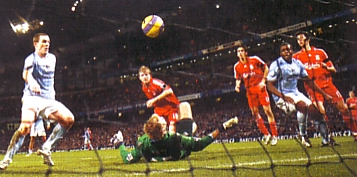 liverpool home 2007 to 08 dunne clears