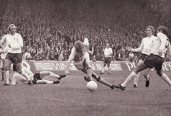 Manchester City v Tottenham Hotspur    28-8-1971 