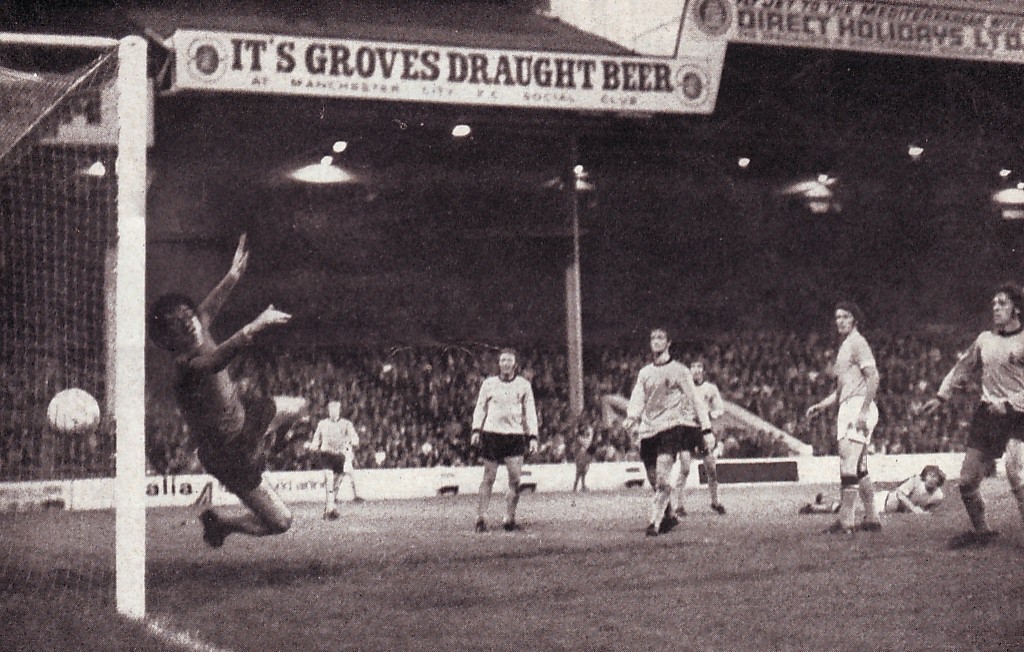 wolves home league cup 1971 to 72 bell city 2nd goal