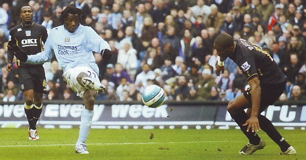 Portsmouth home 2007 to 08 benjani goal