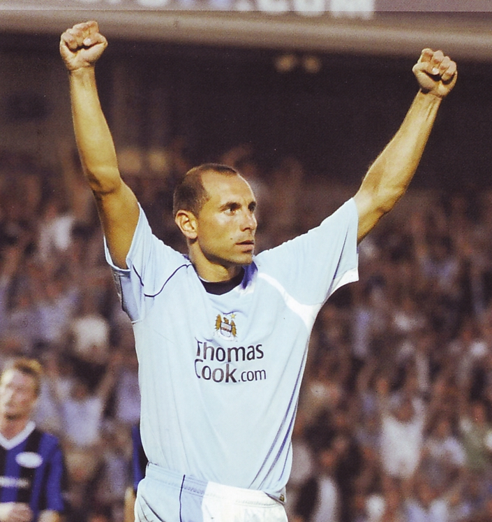 EB Streymur home 2008 to 09 petrov goal celeb2