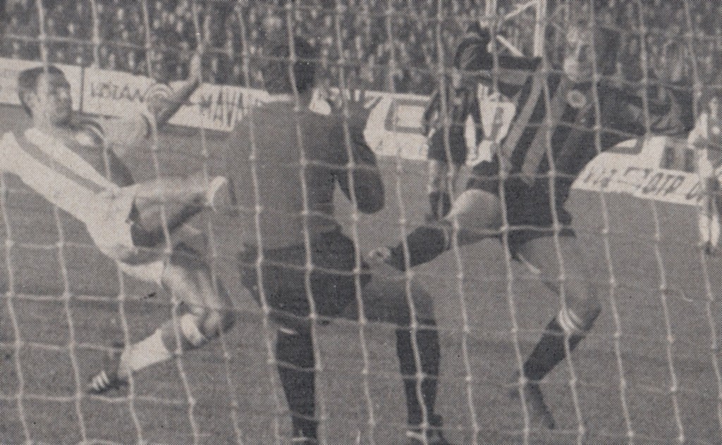 honved away 1970 to 71 action 8