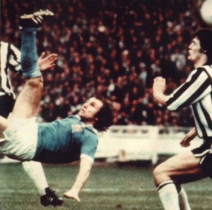league cup final 1975-76 tueart goal