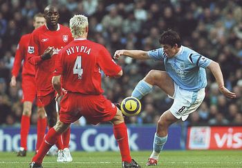 liverpool home 2005 to 06 action