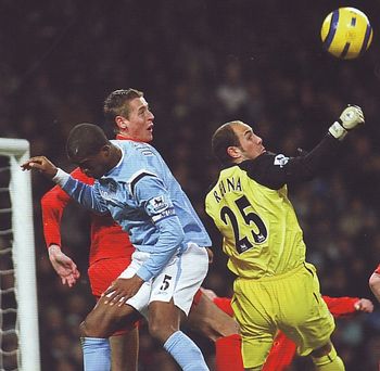 liverpool home 2005 to 06 action4