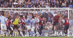 whu home 2005to06 action