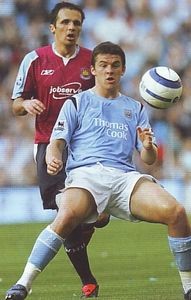 whu home 2005to06 action3