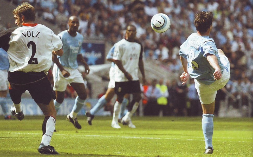 fulham home 2004 to 05 fowler goal3
