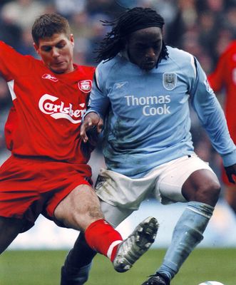 liverpool home 2004 to 05 action2