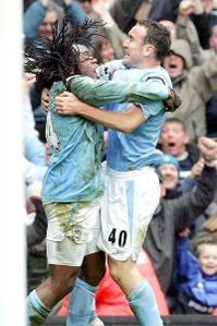 liverpool home 2004 to 05 musampa goal2