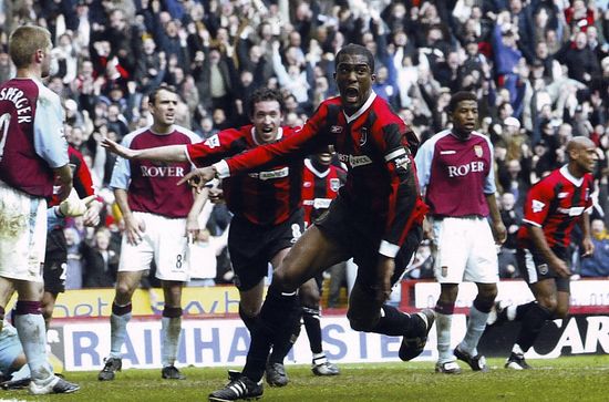 aston villa away 2003 to 04 distin goal2