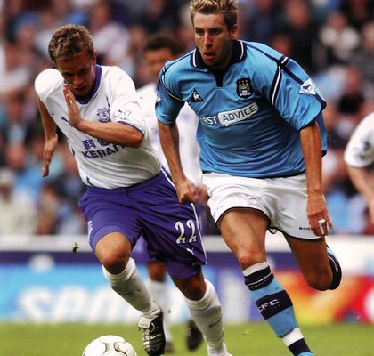 everton home 2002 to 03 action