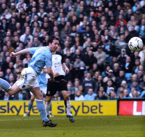 fulham home 2003 to 04 action2