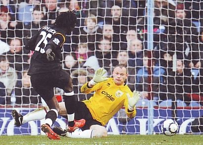 burnley away 2009 to 10 adebayor 2nd goala