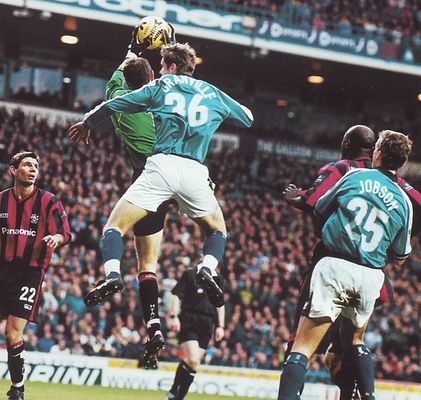 huddersfield home 1999 to 00 action2