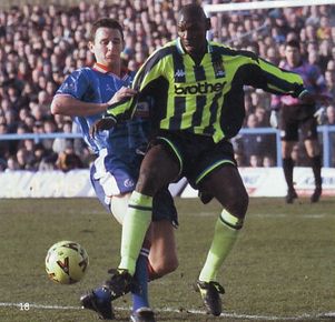 chesterfield away 1998 to 99 action2