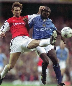 arsenal away 2000 to 01 actions