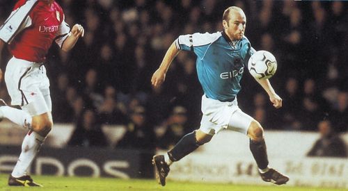 arsenal home 2000 to 01 action