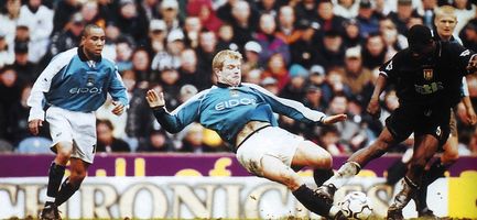 aston villa home 2000 to 01 action2