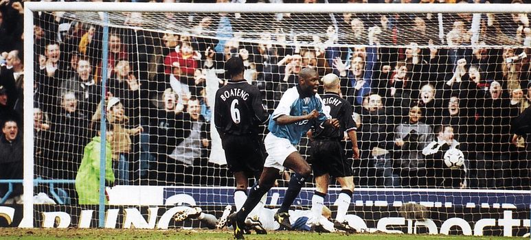 aston villa home 2000 to 01 goater goal