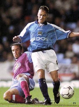 aston villa worthington cup 2000 to 01 action2