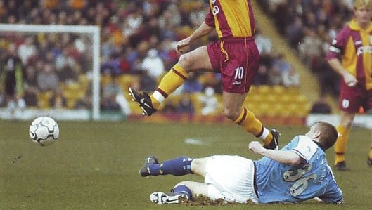 bradford away 2000 to 01 action3
