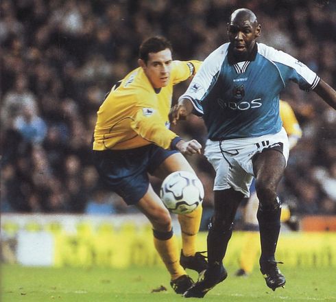 everton home 2000 to 01 action2