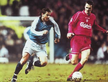liverpool home 2000 to 01 action2