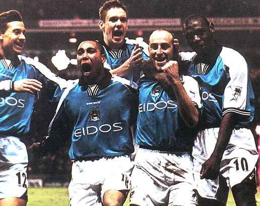 liverpool home 2000 to 01 tiatto goal2