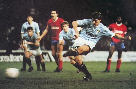 shrewsbury home 1988 to 89 hinchcliffe 1st goal pen