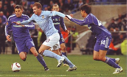 dynamo kiev home 2010 to 11 action