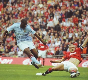 man-utd-fa-cup-2010-to-11-yaya-goal6.jpg