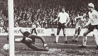 bolton home 1979 to 80 1st tueart goal