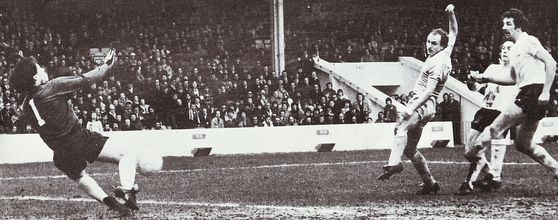 bolton home 1979 to 80 2ndt tueart goal