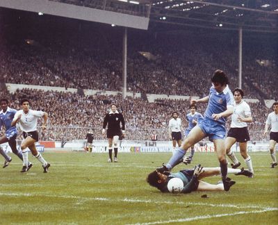 spurs fa cup final 1980 to 81 action5