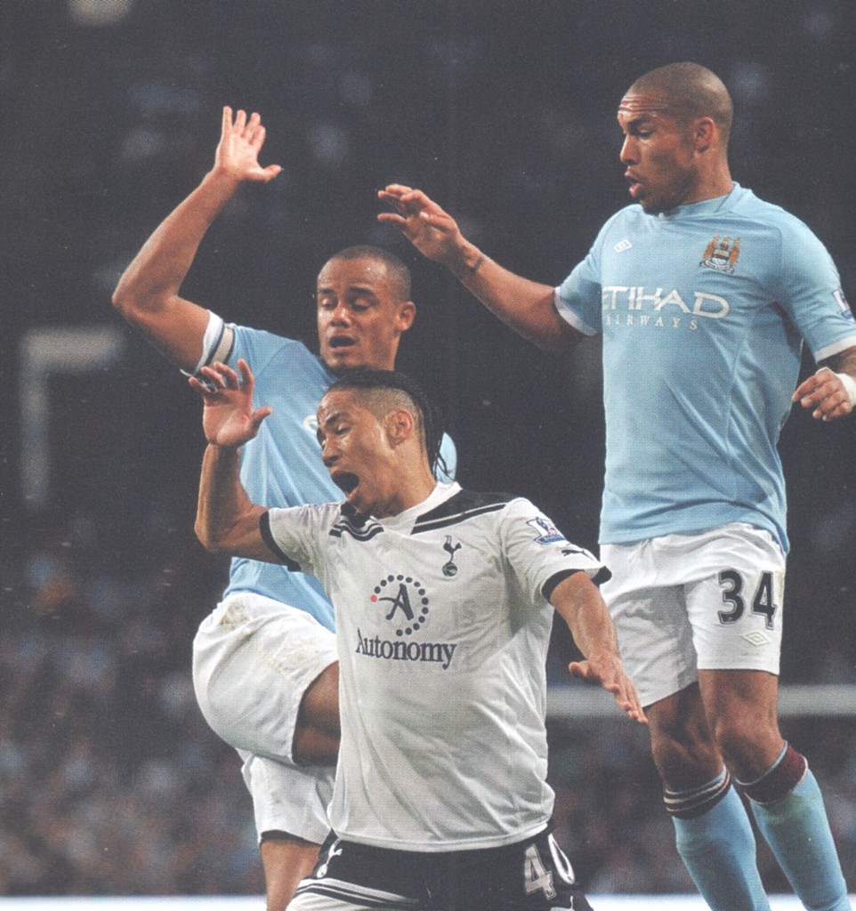 tottenham home 2010 to 11 action 6