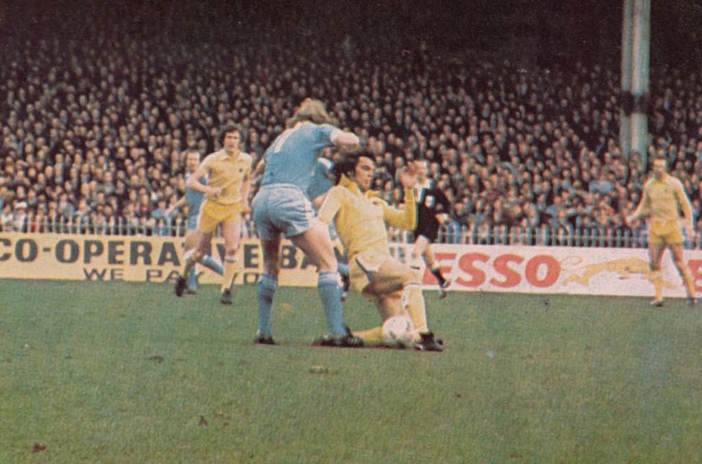 LEEDS home 1976 to 77 actioN4