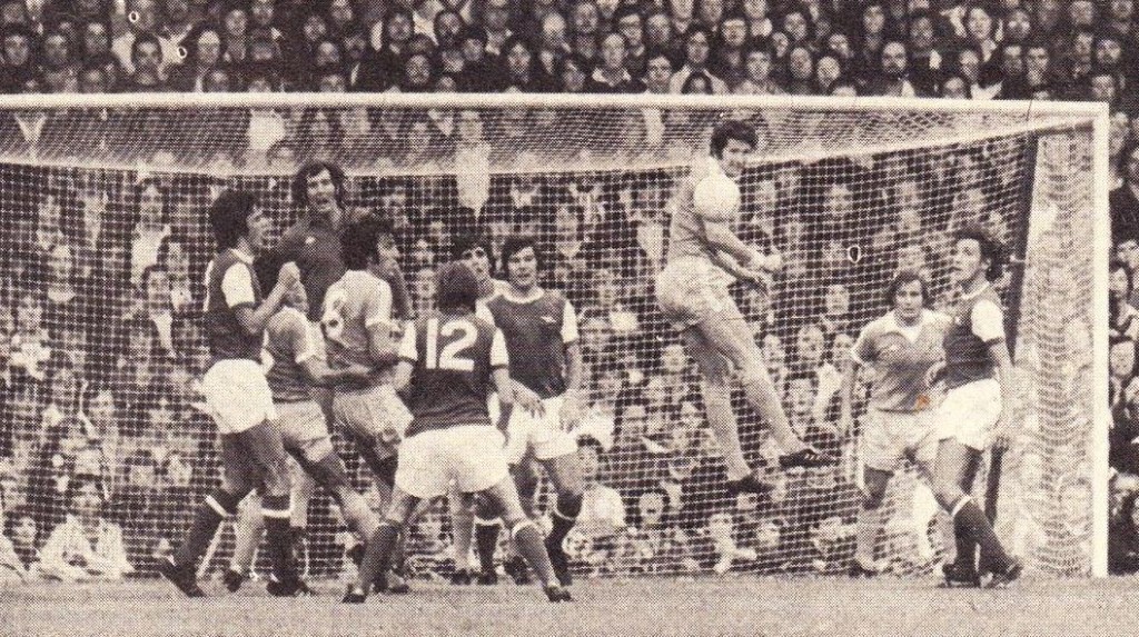 arsenal away 1976 to 77 action