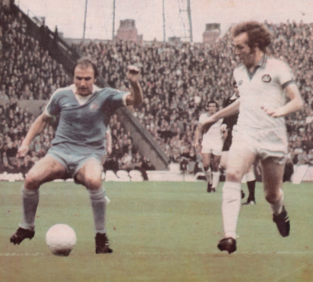 aston villa home 1976 to 77 action9