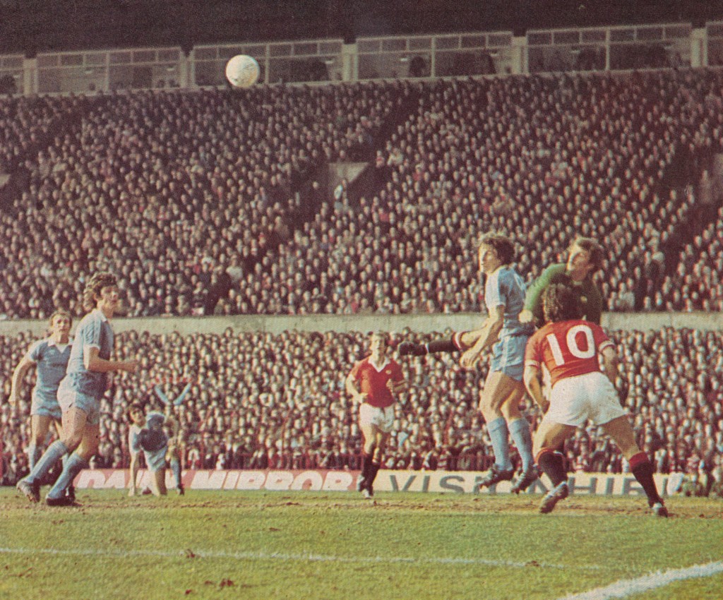 man utd away 1976 to 77 action6