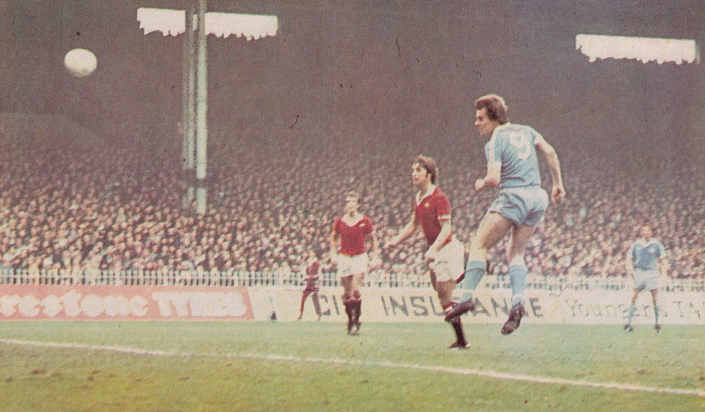 man utd home 1976 to 77 action7