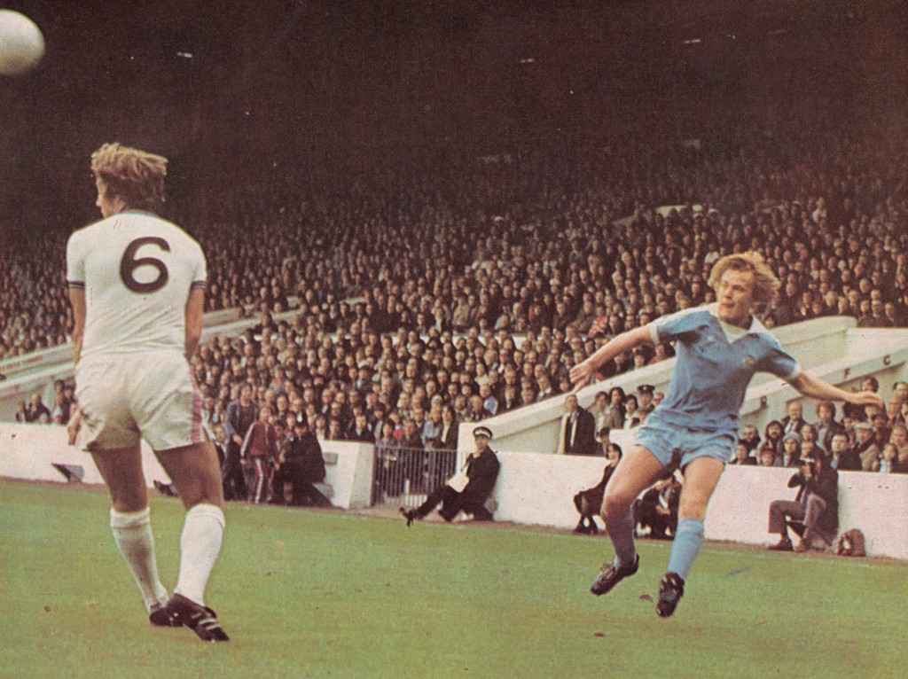 west ham home 1976 to 77 action10