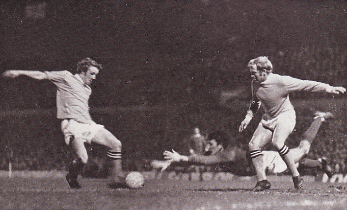 Man Utd Away League Cup Semi 1969-70 bowyer goal2