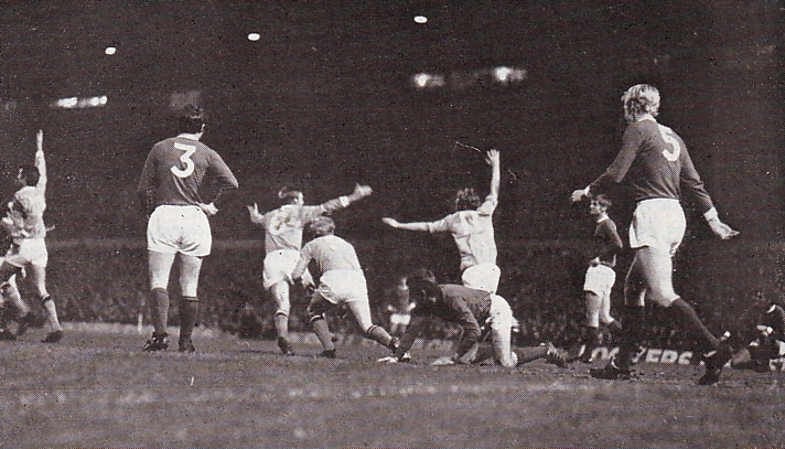 Man Utd Away League Cup Semi 1969-70 bowyer goal3