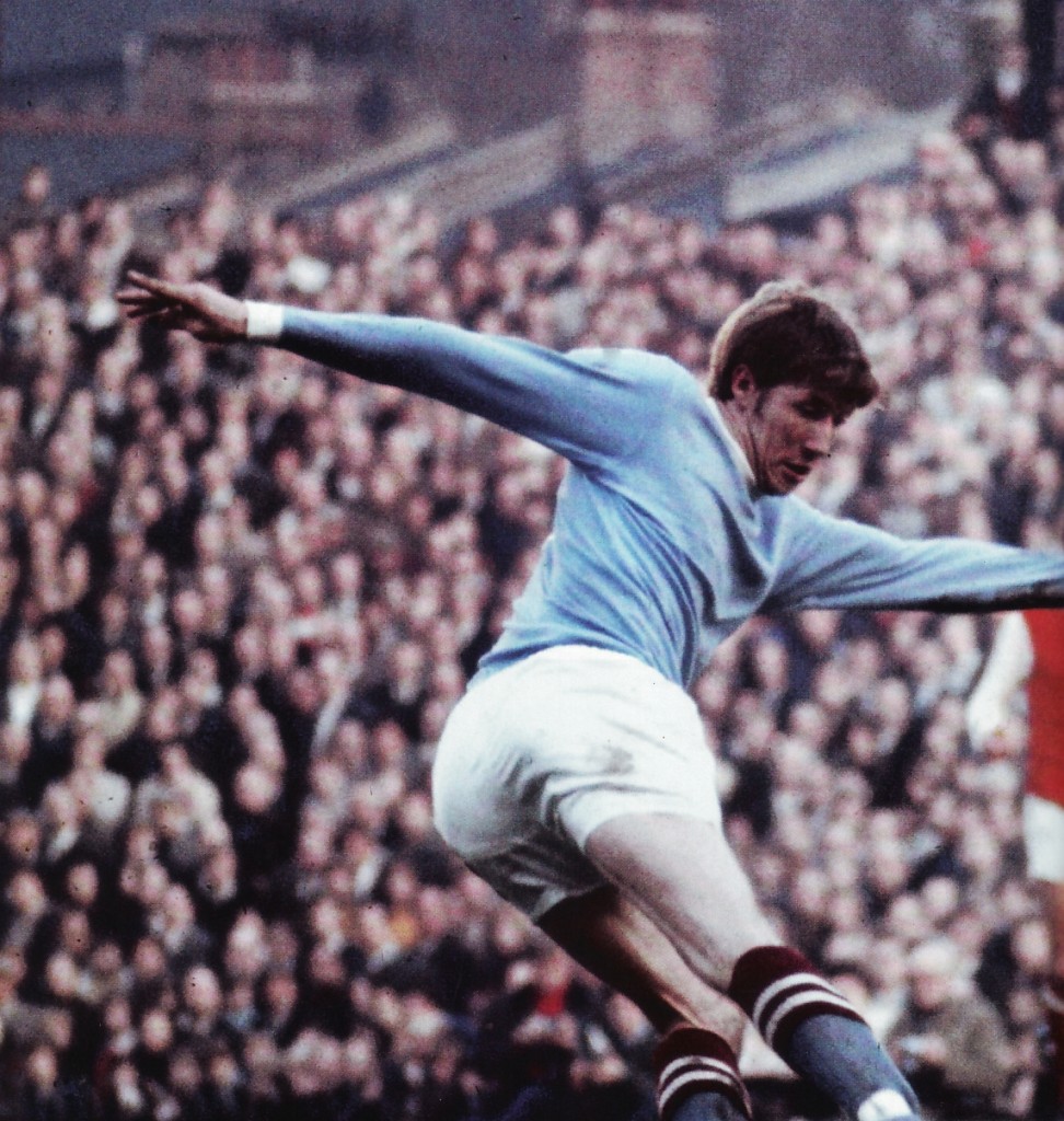 arsenal away 1969 to 70 bell action