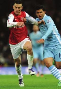 arsenal carling cup 2011 to 12 action